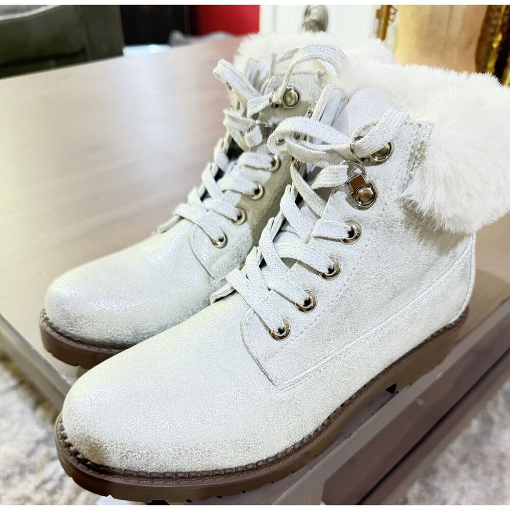 Women’s White Silver Shimmer Faux Fur Lace-Up Ankle Boots Size 7.5 M